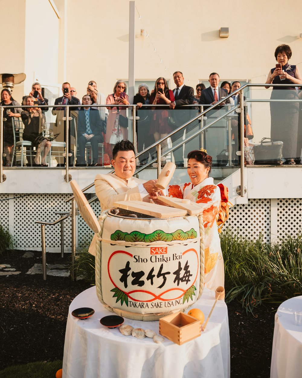 japanese-wedding-sake-barrel-breaking.jpg
