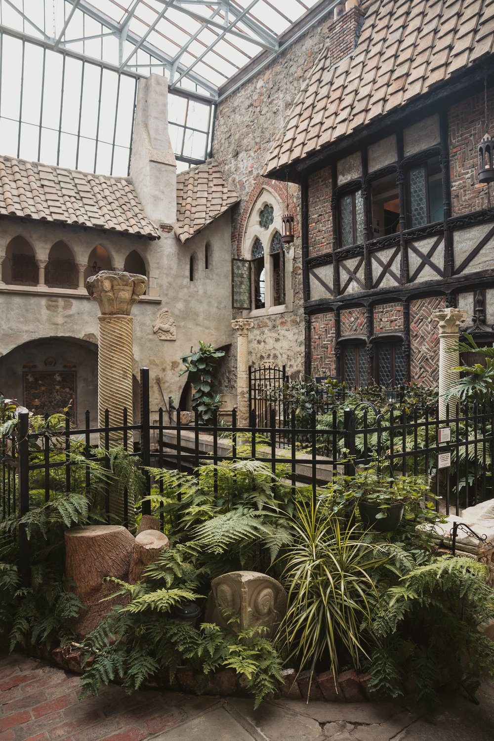 Hammond-castle-courtyard.jpg