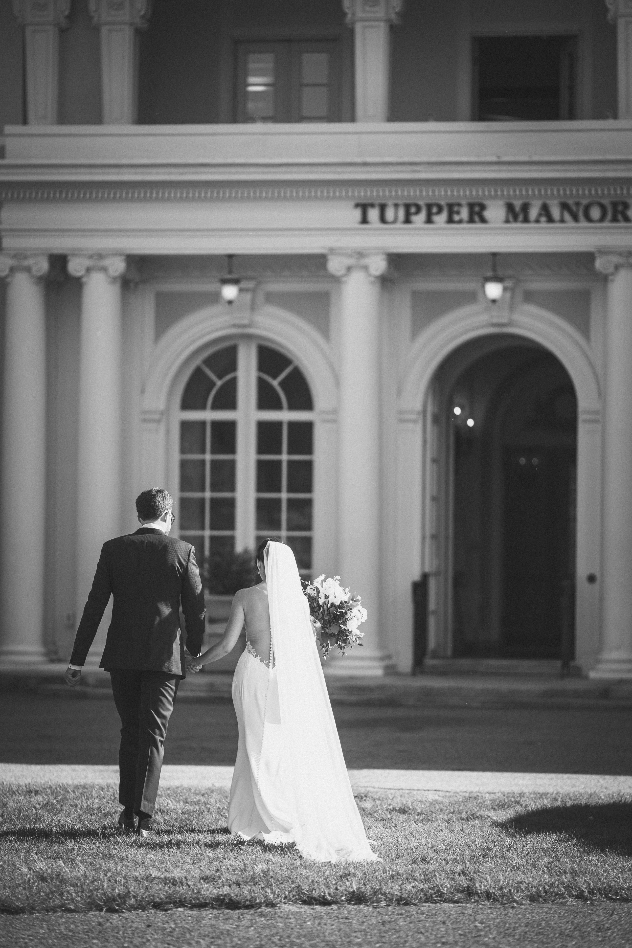 tupper manor lawn wedding ceremony recessional