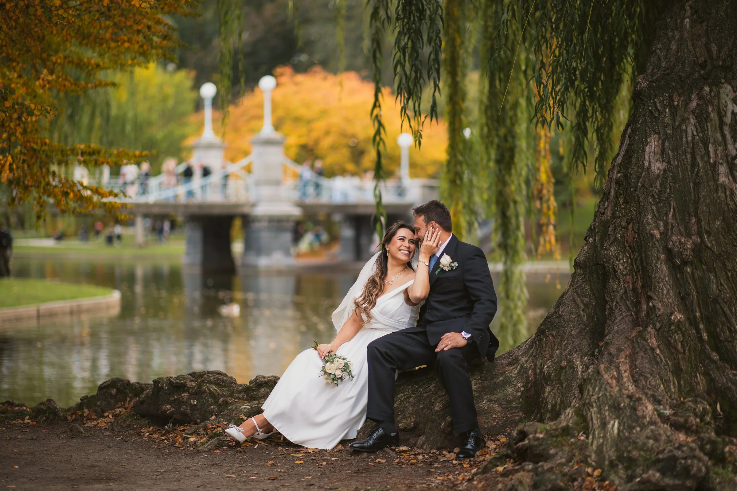 boston-public-garden-fall-wedding-portrait.jpg