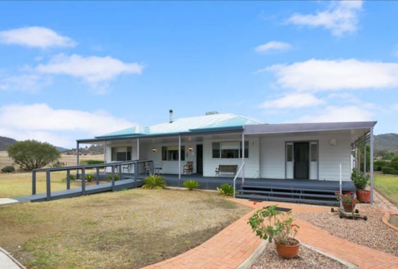 42 Tanglewood Road Kootingal NSW 2352