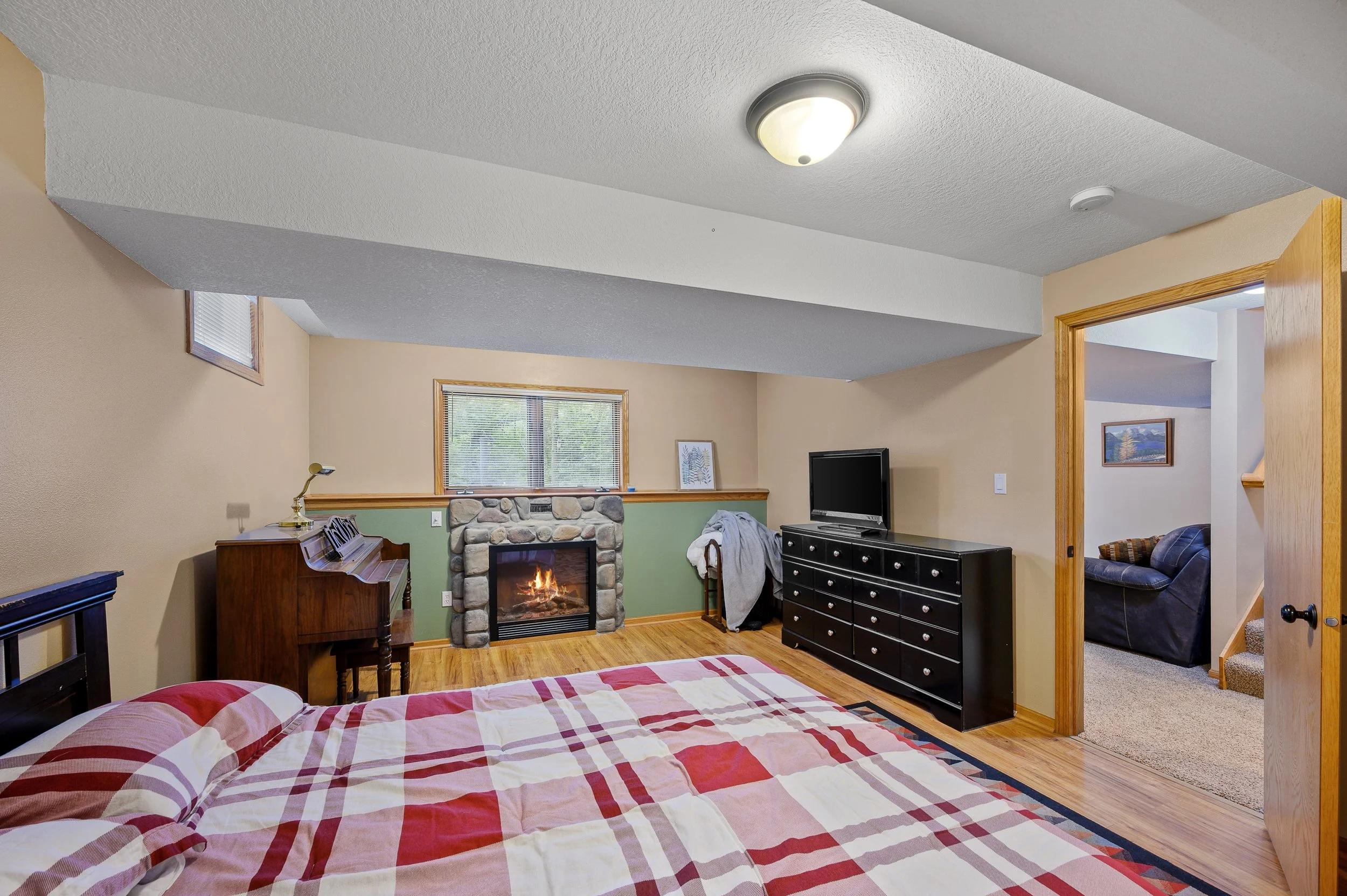 36908 Forest Ln Int-043.jpg