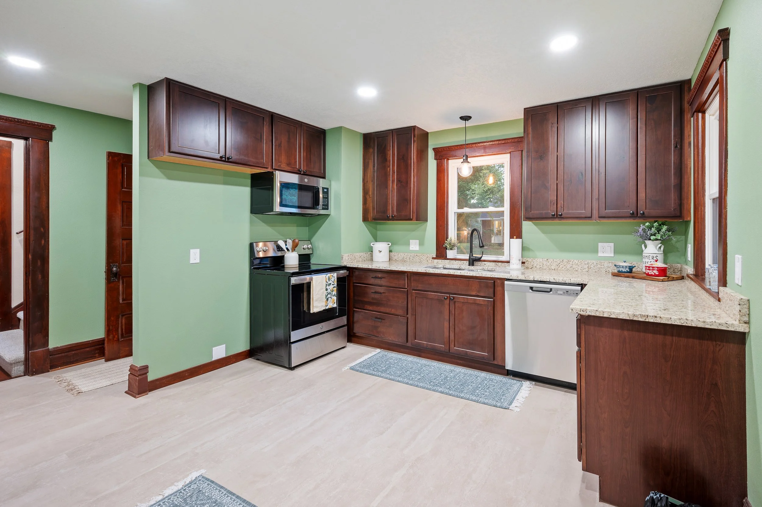 Cottage St Int - 07.jpg