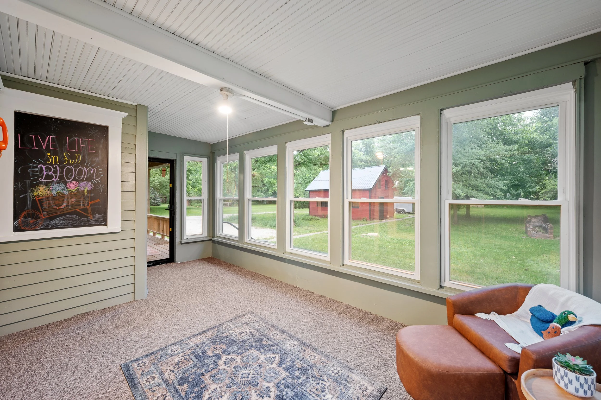 Cottage St Int - 15.jpg