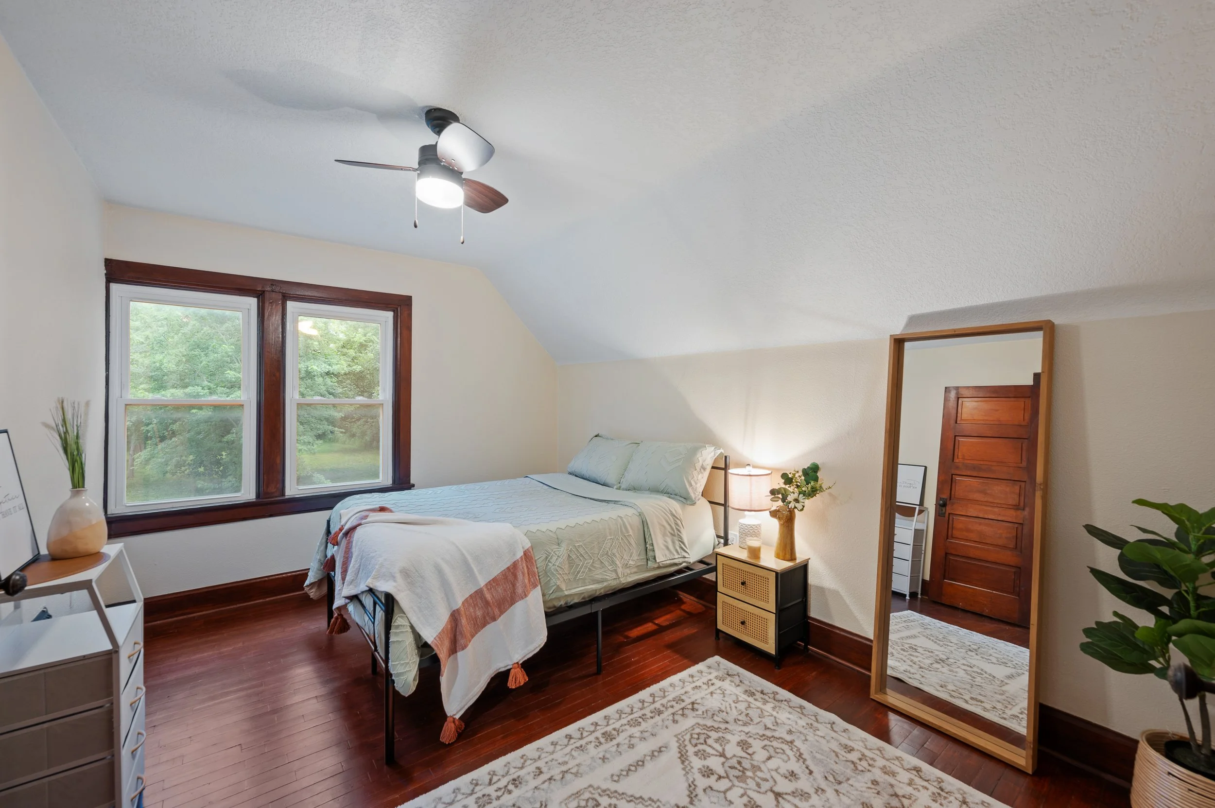 Cottage St Int - 18.jpg