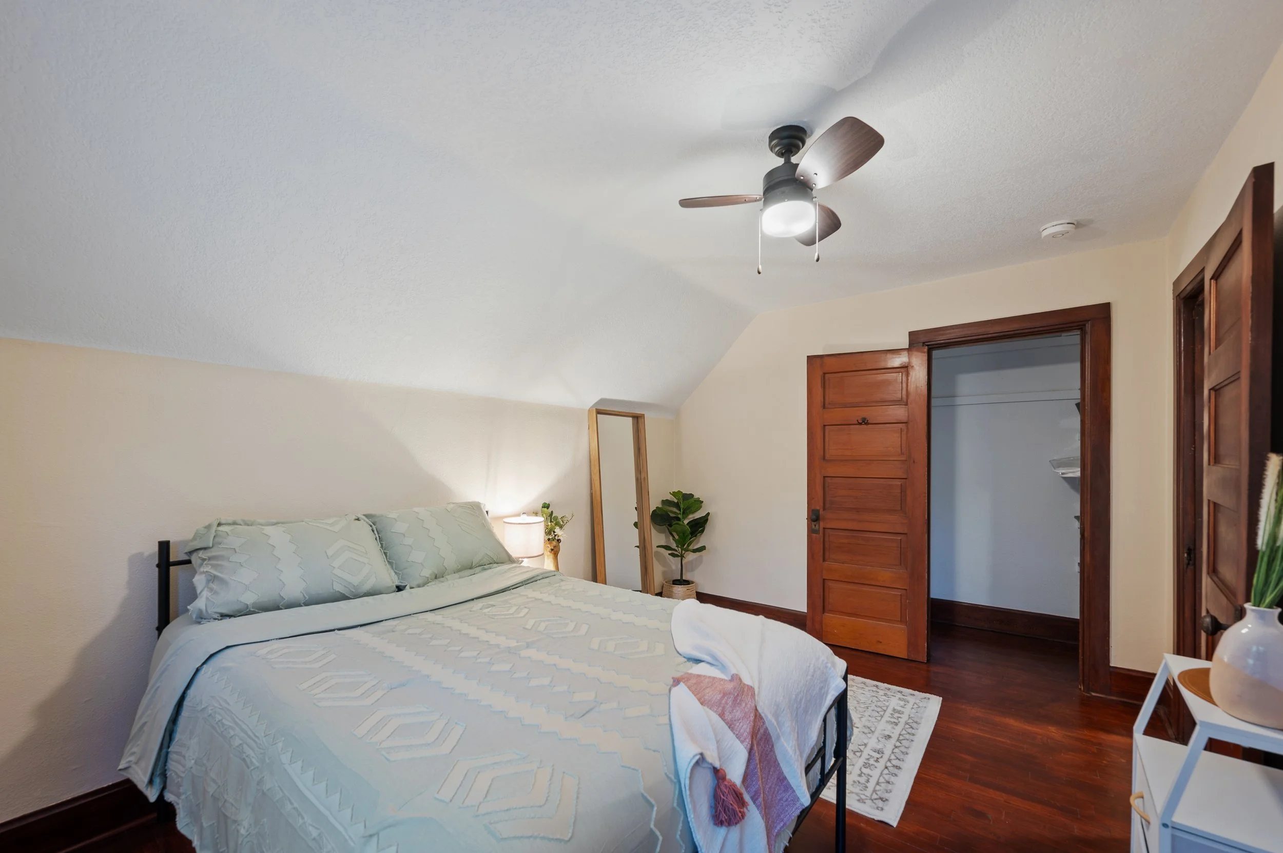 Cottage St Int - 19.jpg