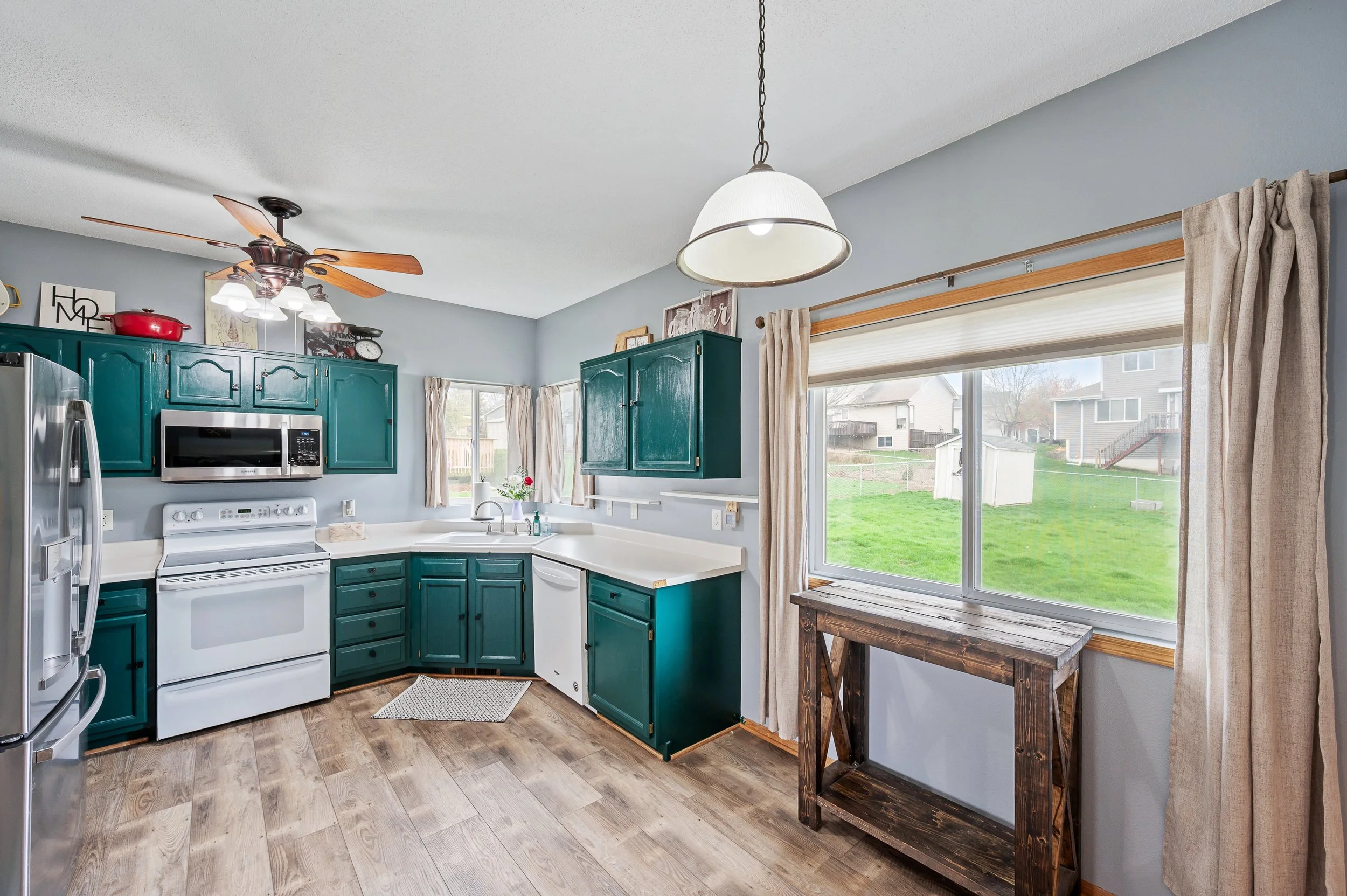 Fawn Cir Int - 04.jpg