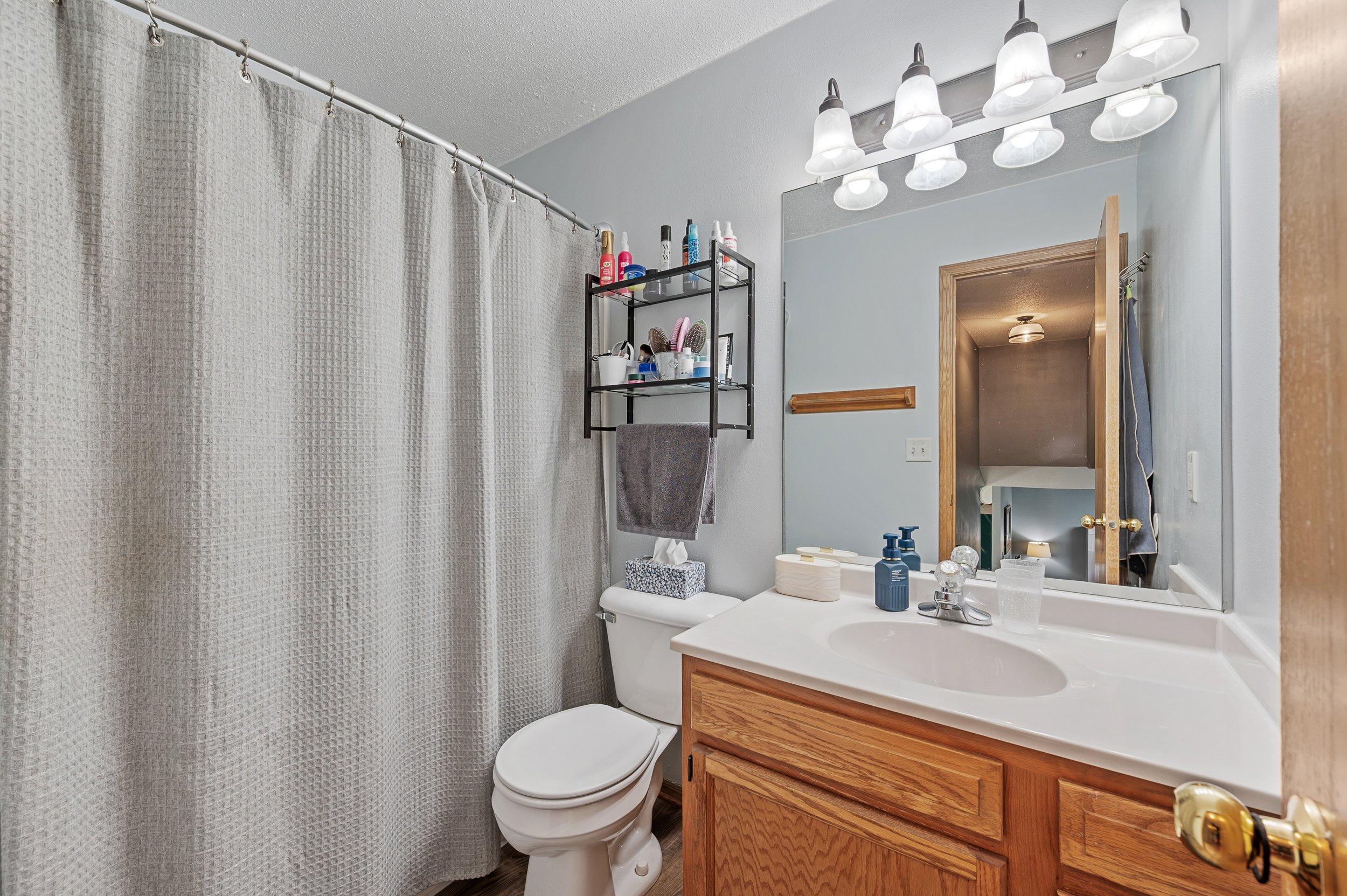 Fawn Cir Int - 22.jpg