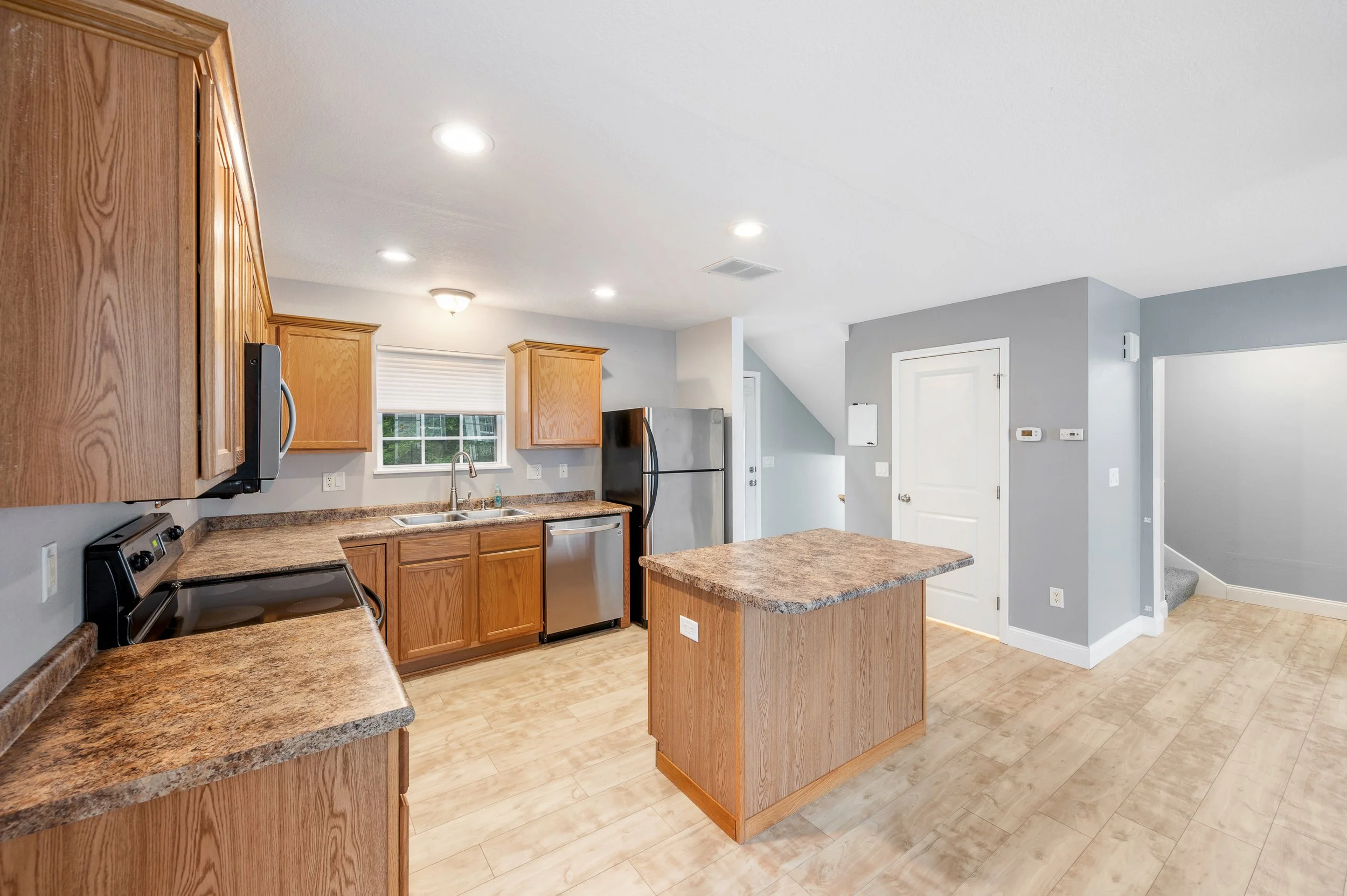 Fieldstone Int - 04.jpg