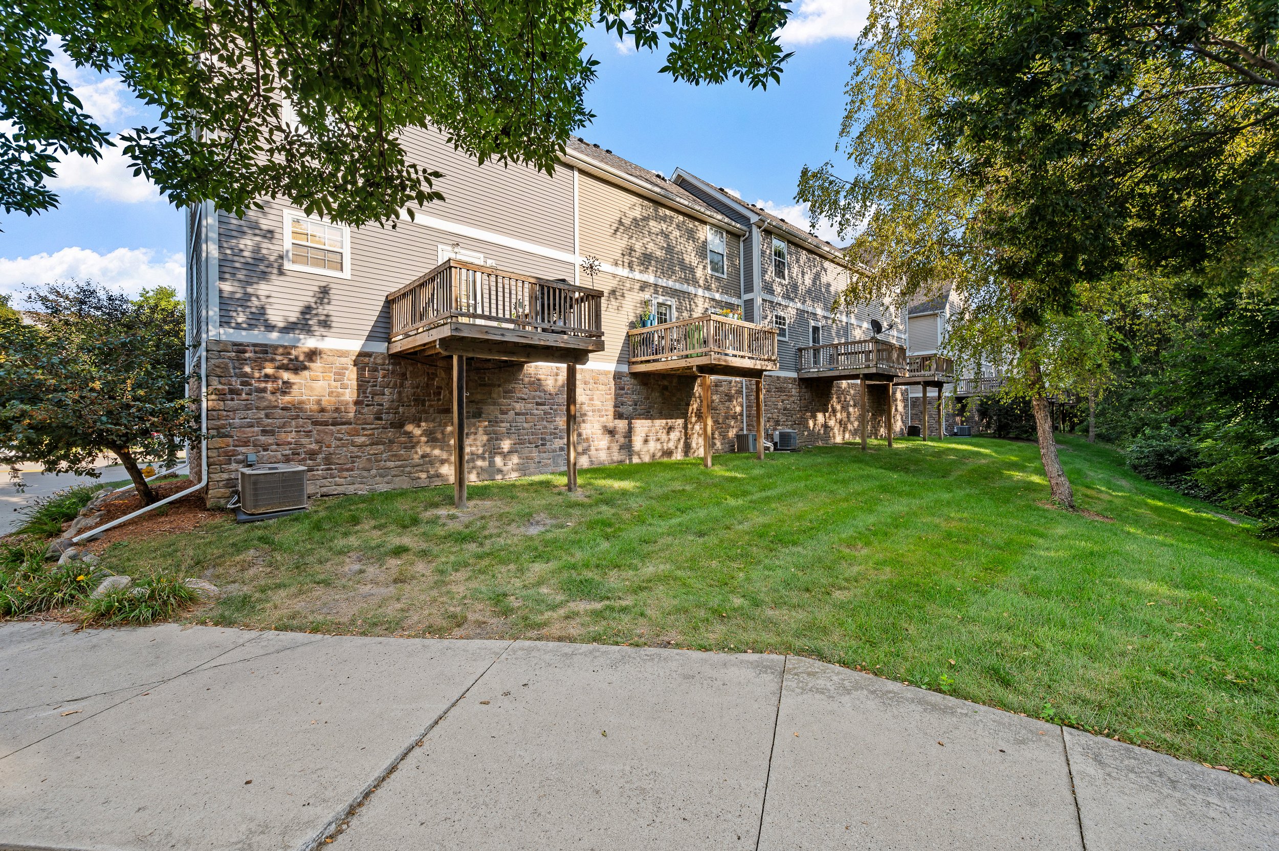 Fieldstone Ext - 04.jpg