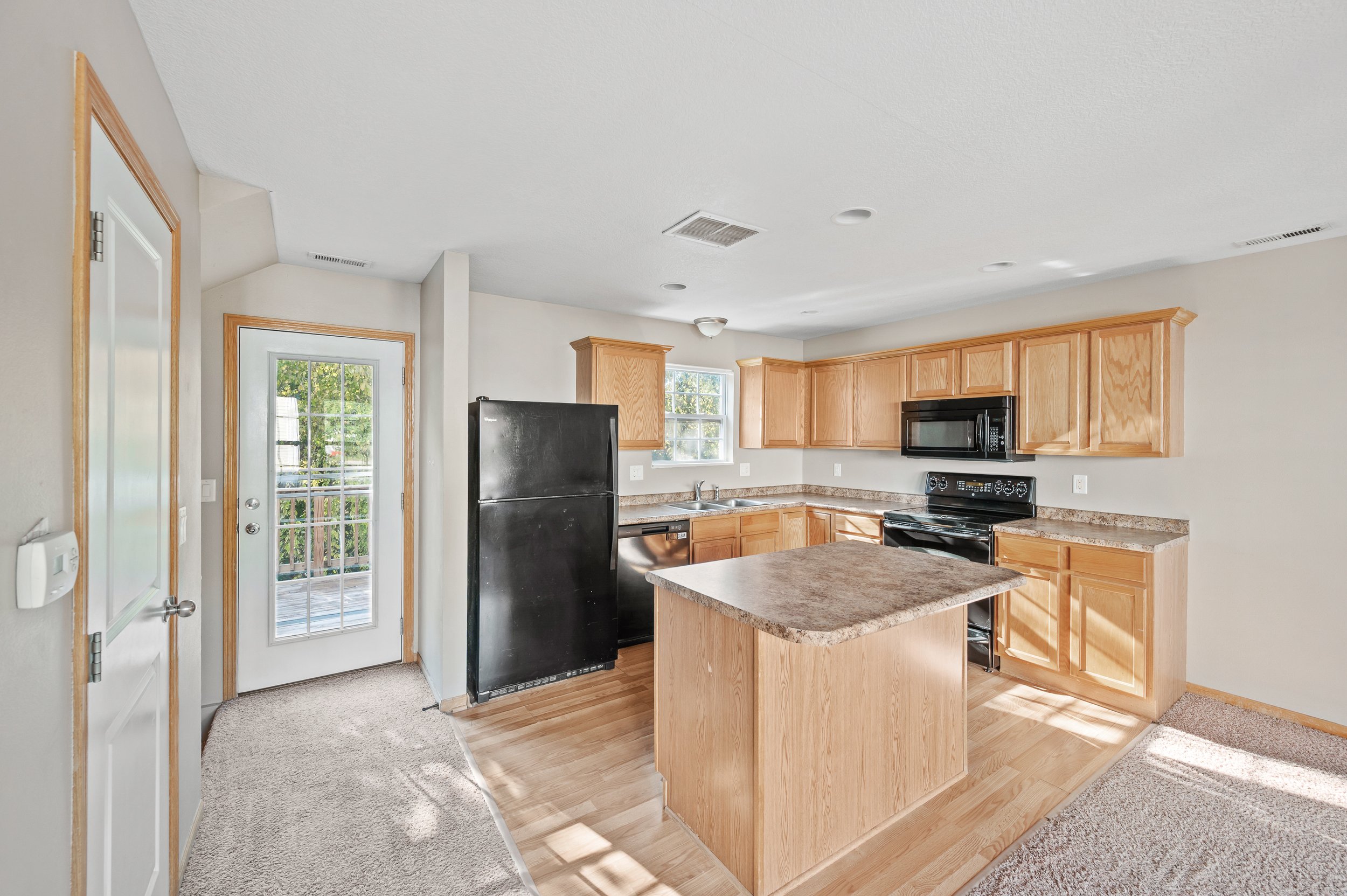Fieldstone Int - 03.jpg