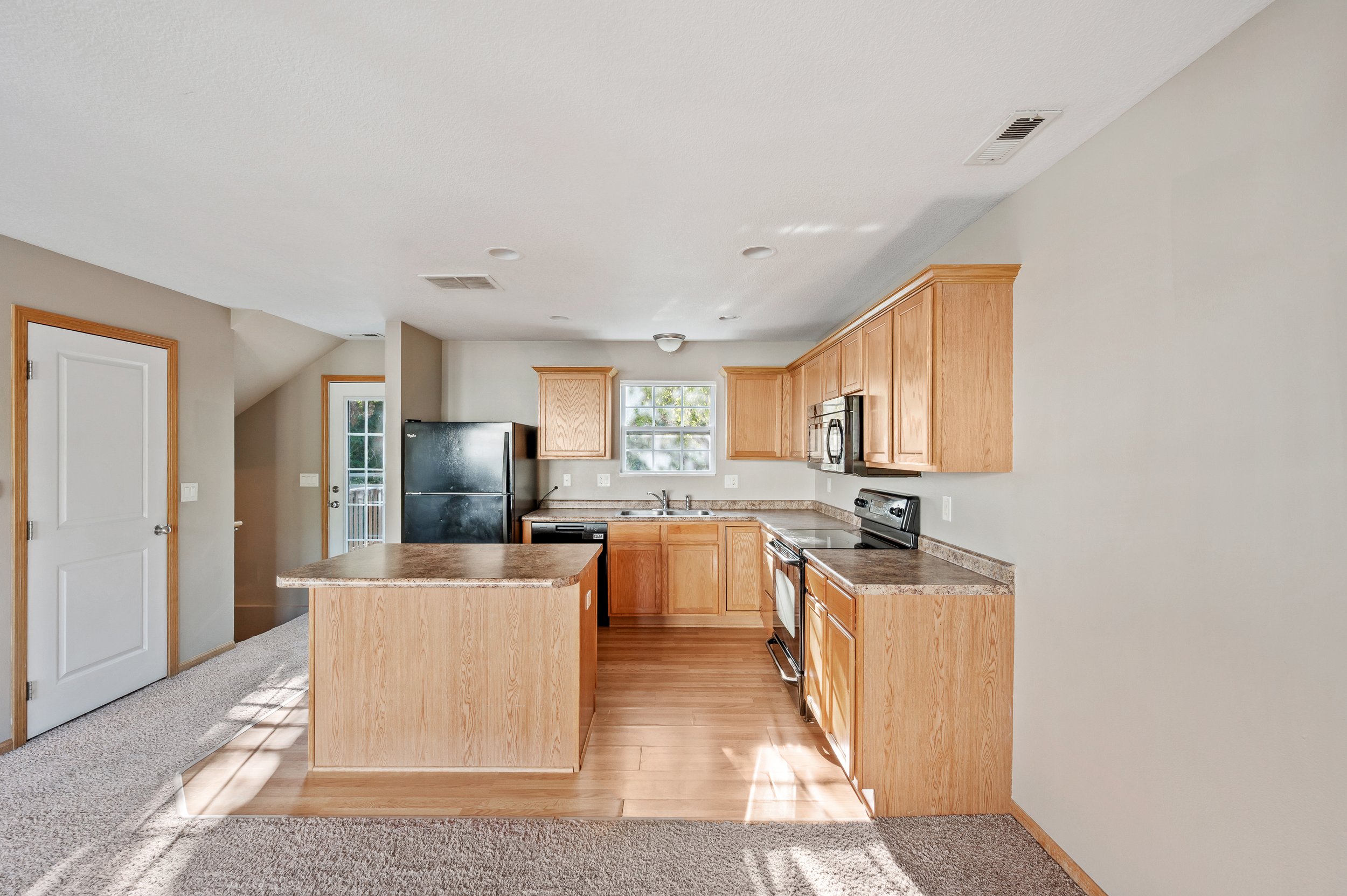 Fieldstone Int - 04.jpg