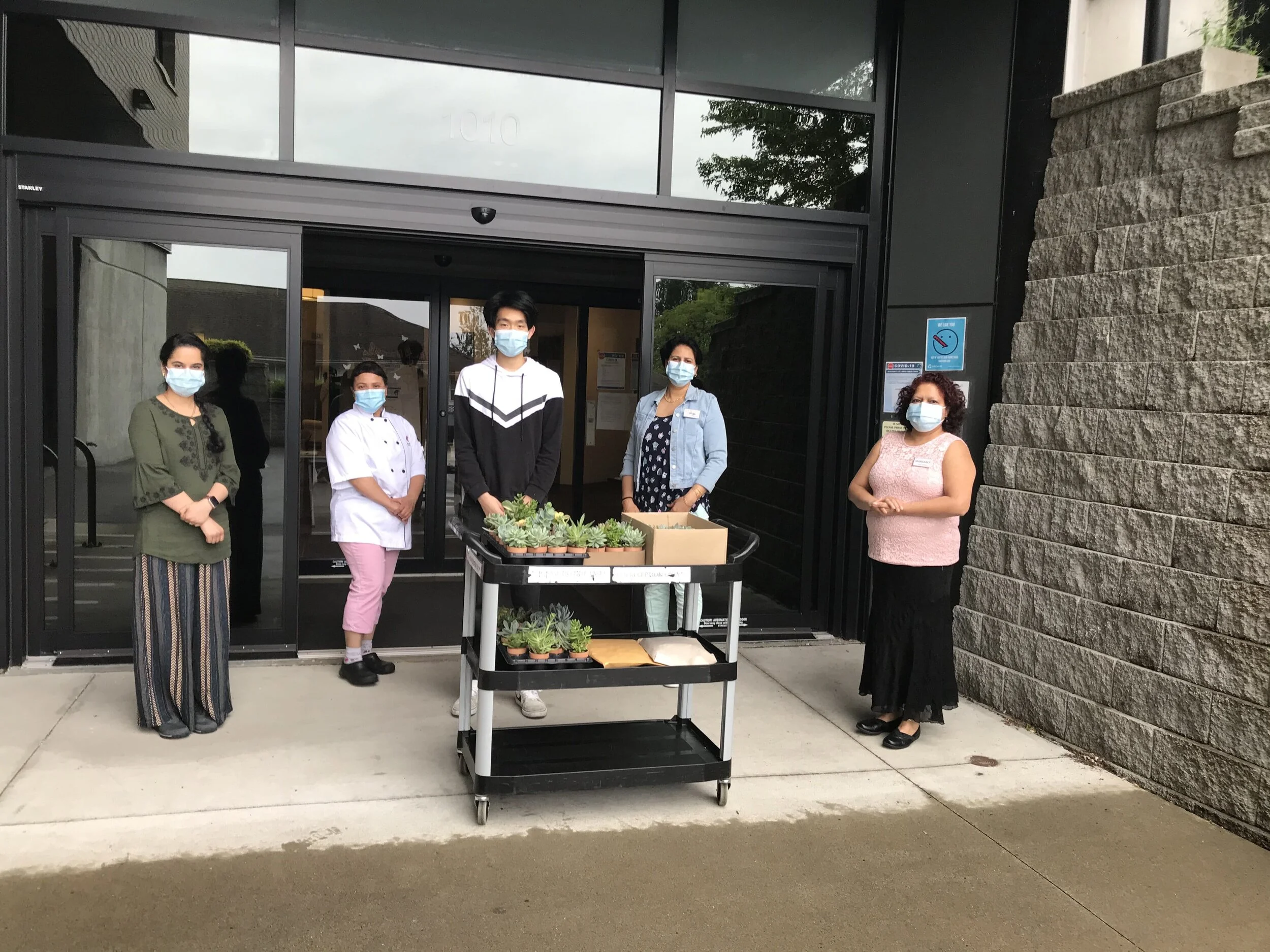 Foyer Maillard Senior Home Plant Donation