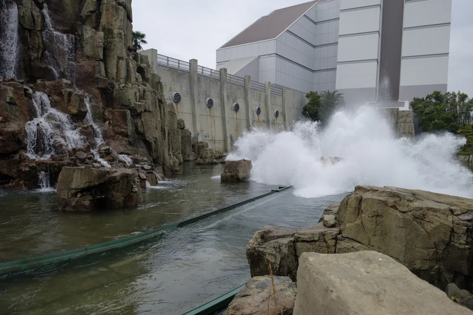 42B middle of Jurassic ride splash.jpg