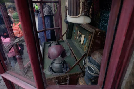 25A quidditch chest with balls.jpg