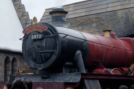 04A Hogwarts express train docked.jpg