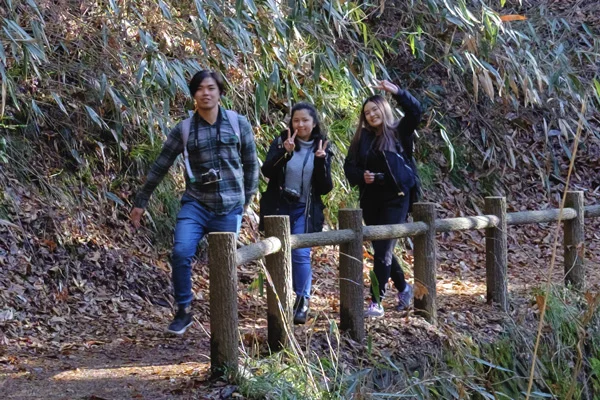 P012JPND1218A group of friends acting like a bunch of goofs.jpg