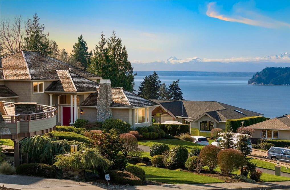 Mukilteo Exterior Home Cleaning Services — DAPrDAN