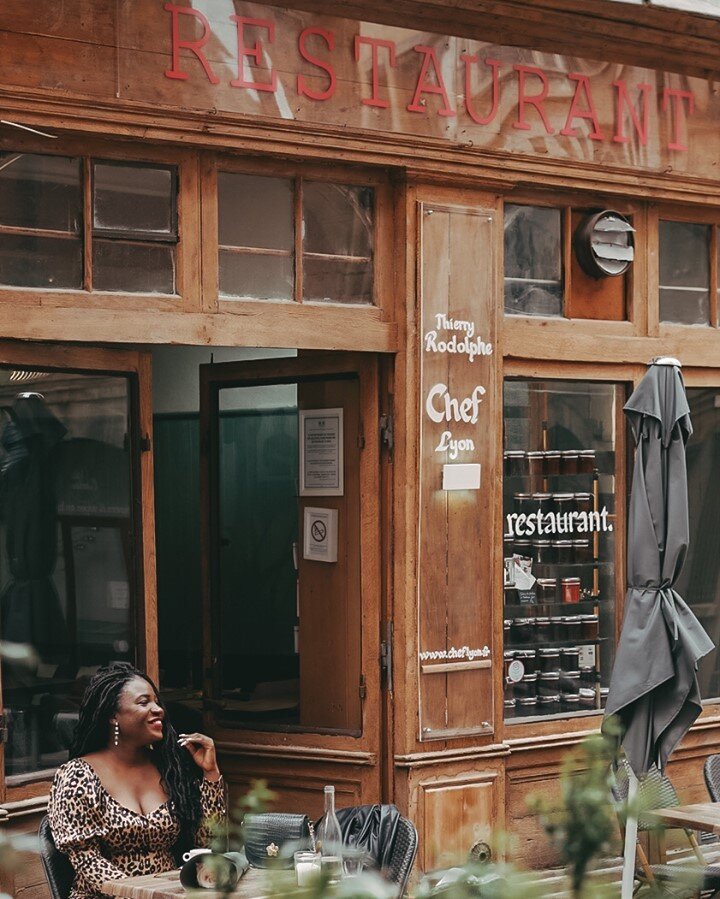 Si je devais cr&eacute;er une ville qui me ressemble je l&rsquo;appellerai &laquo; Bonplaisir &raquo;.⠀⠀⠀⠀⠀⠀⠀⠀⠀
Dans le centre, il y aurait une multitude de bars et restaurants sp&eacute;cialit&eacute;s du monde entier.⠀⠀⠀⠀⠀⠀⠀⠀⠀
De la musique, du vin