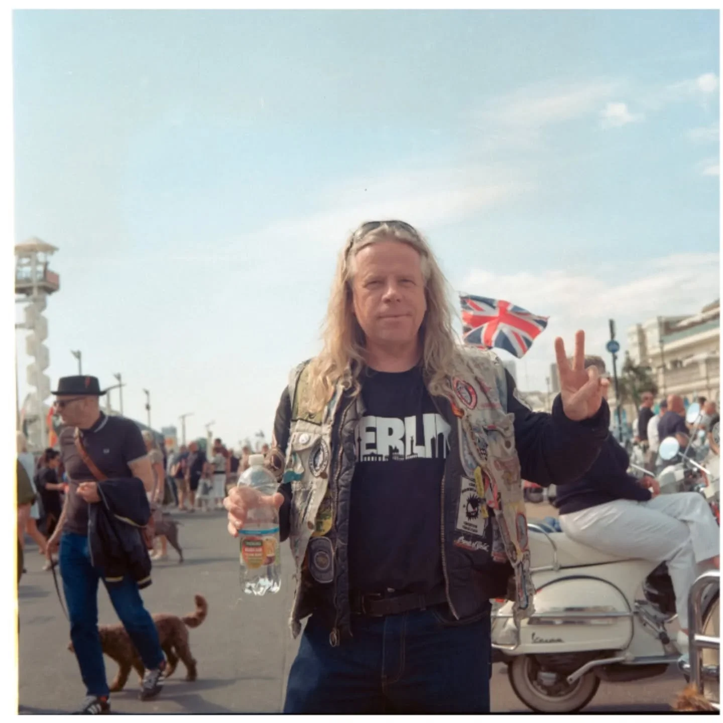 Delayed post of August 2025 #Modweekender2025.  Having to wait that little longer for the film lab to develop my film. 

SWIPE ⬅️

Selection of Kodak Gold on #35mm and #120.