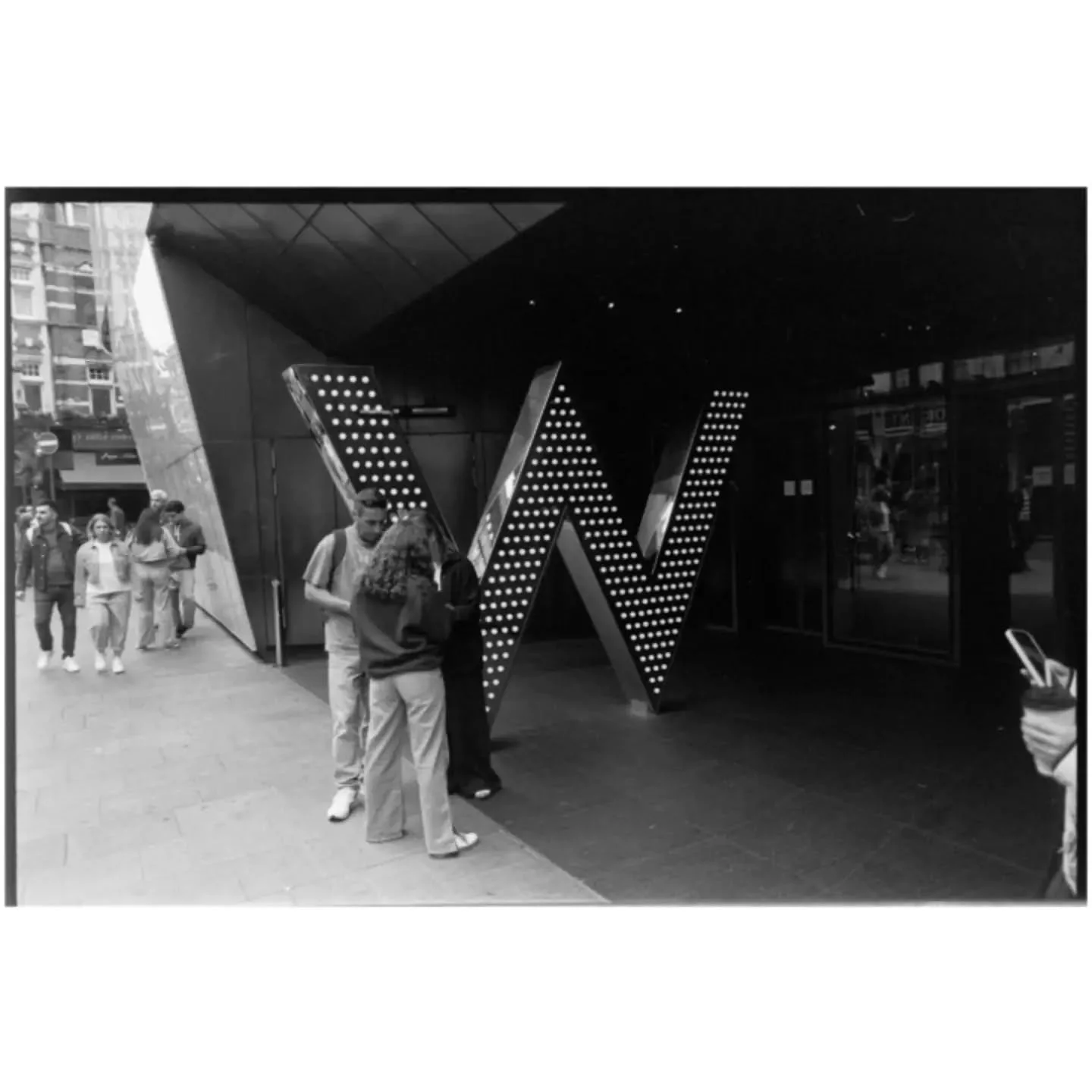 Popped up with the lad for walk around London yesterday. 

SWIPE ⬅️

We were pretty lucky with the weather, but there were loads of photo-ops about. 

#believeinfilm #shootfilm