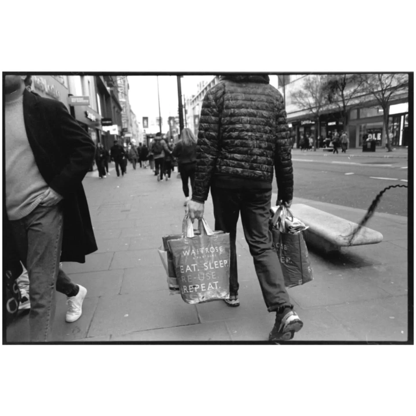 These are some new images shot at scanned this weekend. First fine since the back end of autumn. 

SWIPE ⬅️

Whilst I have been enjoying shooting digital (see here on my other channel @_from_my_lens_digital_ ) it's great to be shooting and developing