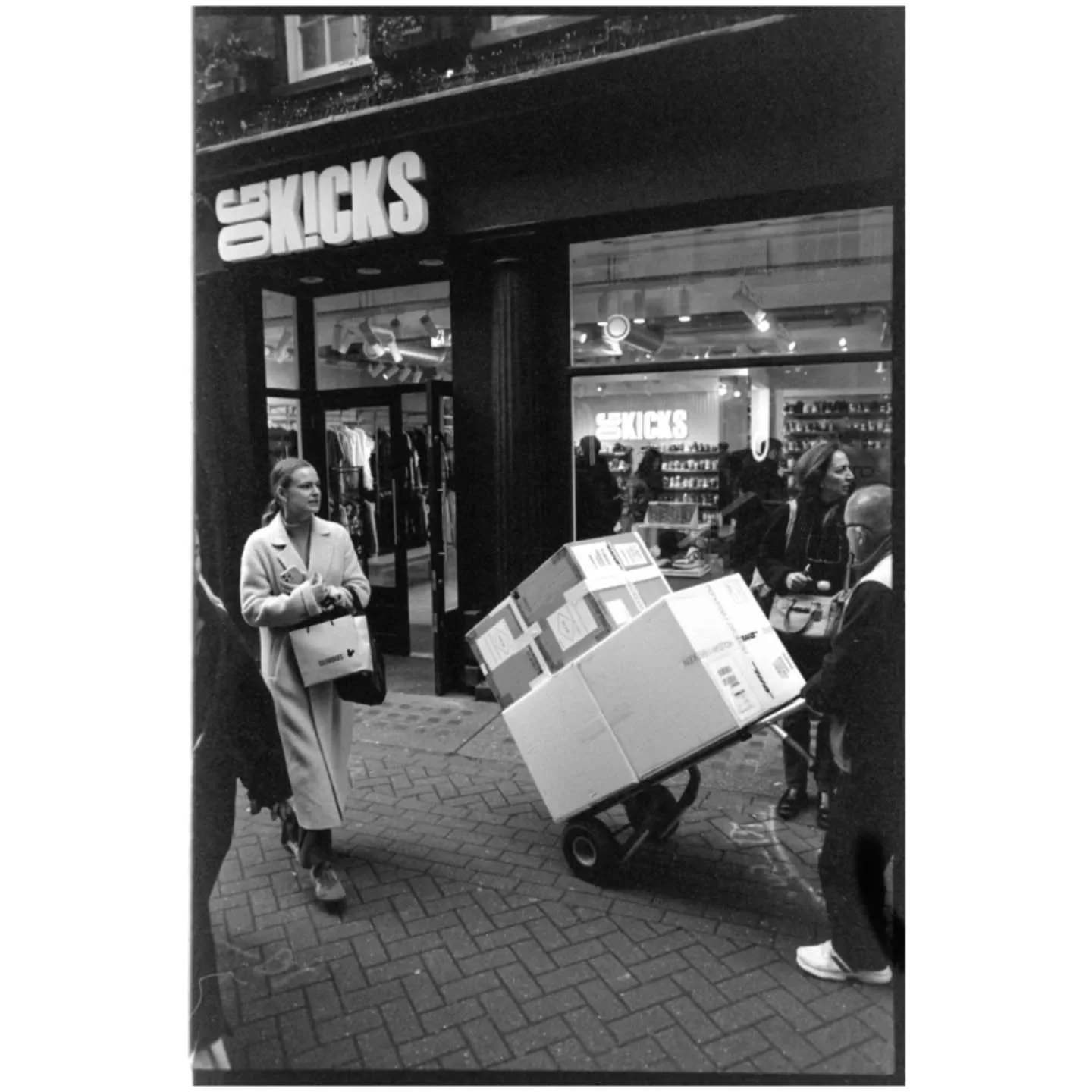 Some more images from the recent trip up to London. 

SWIPE ⬅️

#NIKONF80 #kodak5222 #shootfilm #believeinfilm