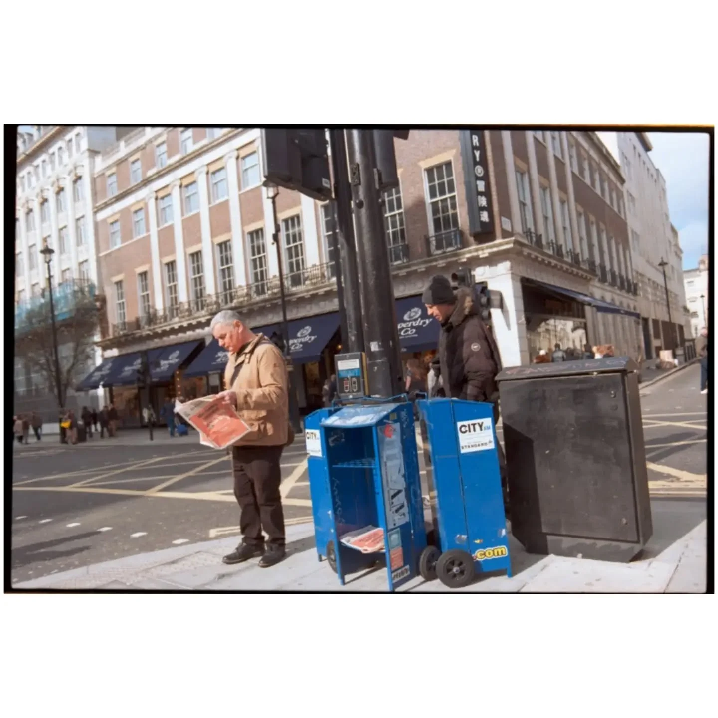 A set from London a couple of weeks ago on #kodakgold200 and the #NIKONF80 

SWIPE ⬅️