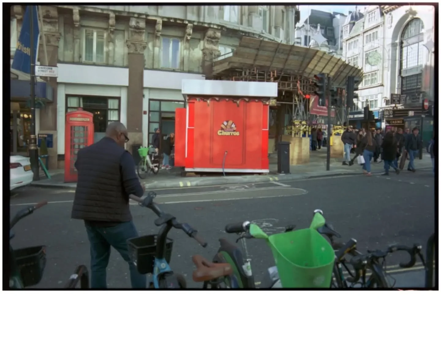 Some more Kodak goodness from London. 

SWIPE ⬅️

#kodakvision250dAHU #NIKONF80