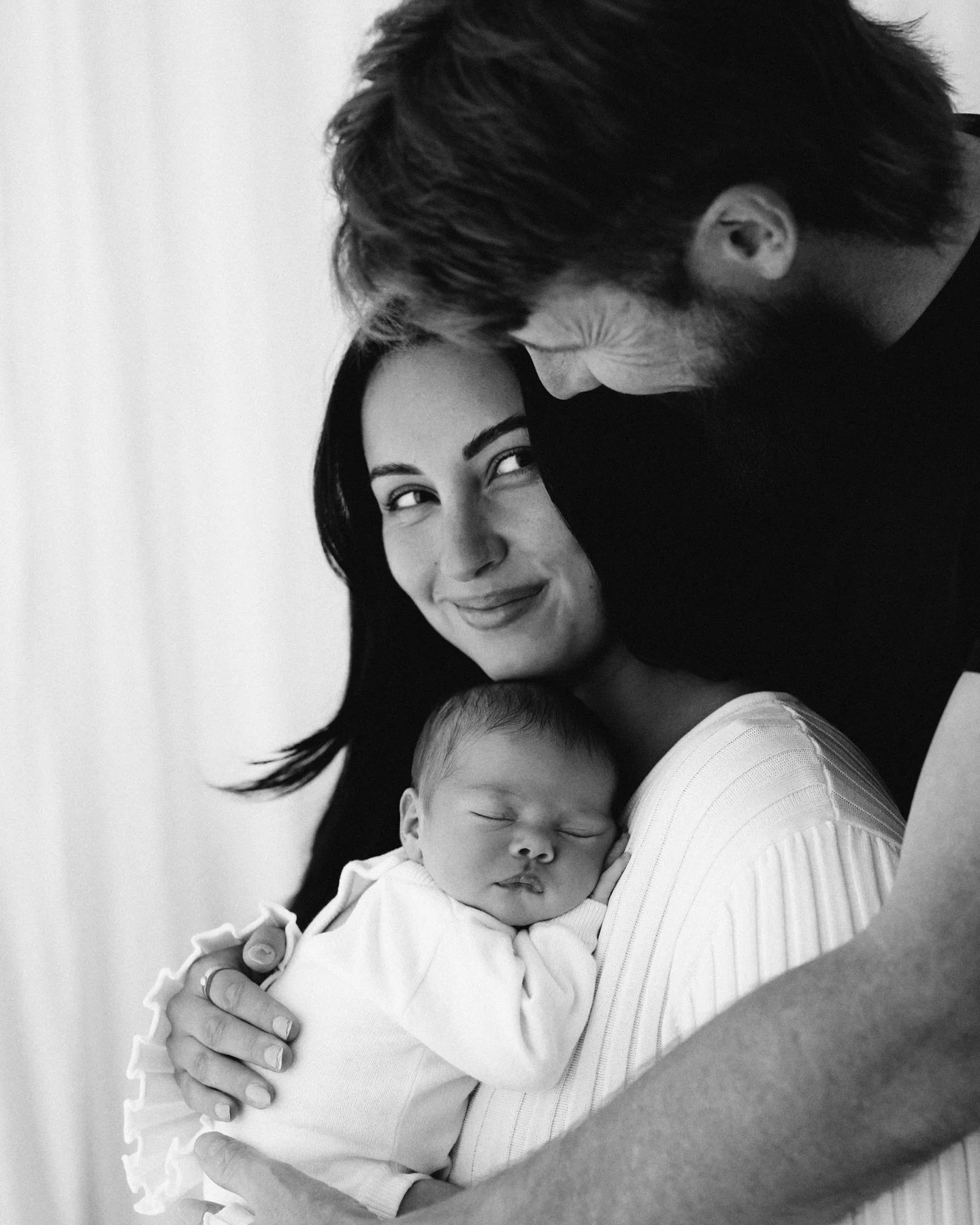 The precious newborn bubble is so worth documenting. How beautiful are these moments, with their baby girl Sienna ♡︎

#melbournenewbornphotographer #bnw_greatshots #motherhoodunplugged #newbornphotographer #melbournenewborn