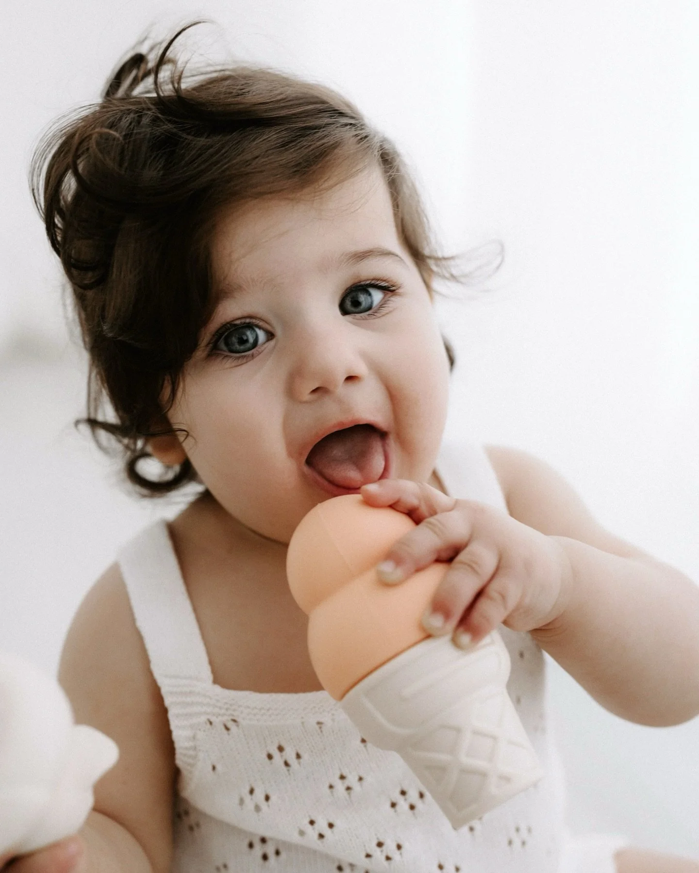 Alina is ready to turn one very soon&hellip; such a fun age and milestone to capture! She&rsquo;s just too cute for words 🥰 

Melbourne | Cake Smash Photographer

🧁 @jbbake 

#cakesmash #melbournecakesmash #melbournebabyphotographer #melbournebaby 