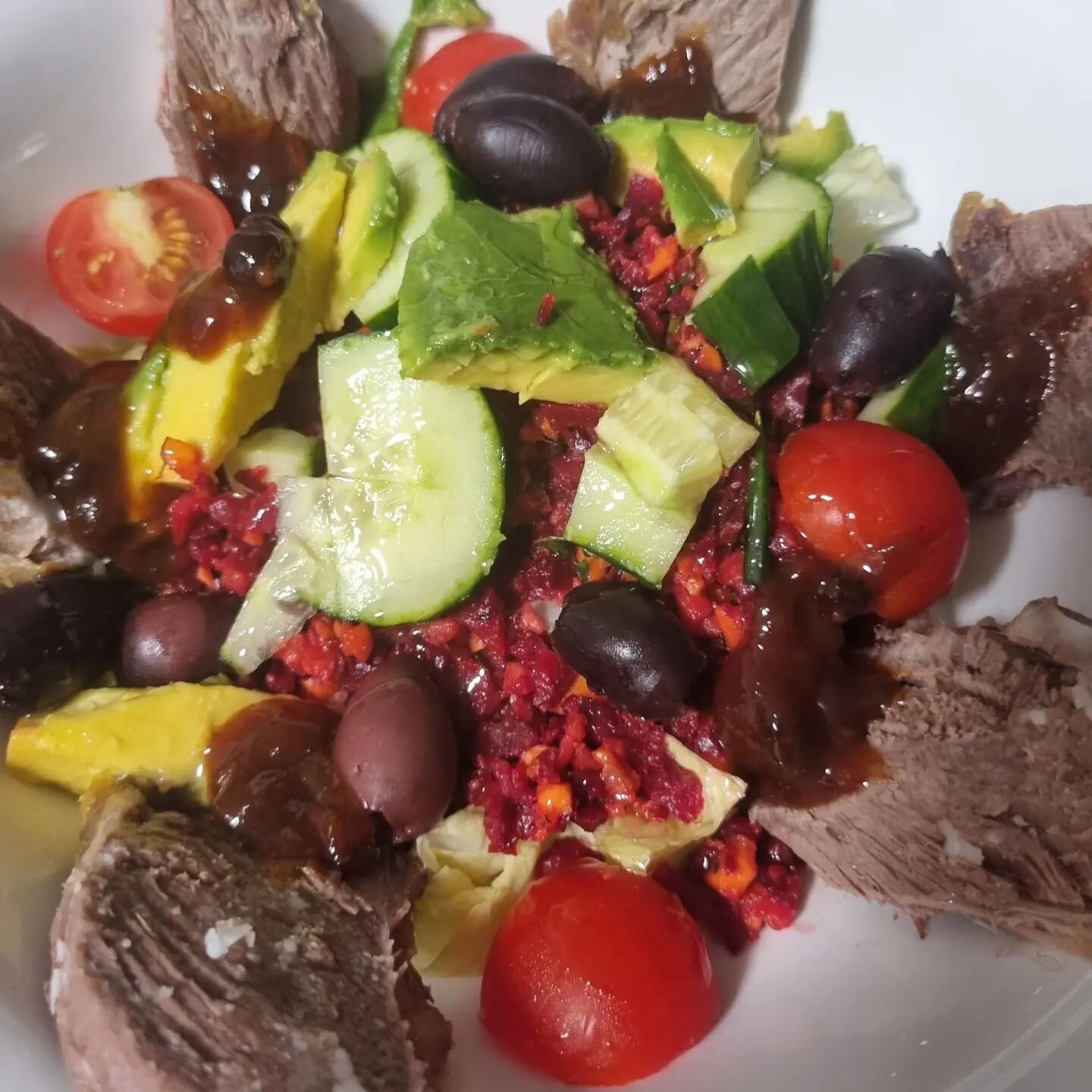 Simple food is often my favourite. The bright colours and fresh flavours.
This salad has lettuce, beetroot salad, avo, cucumber, cherry tomatoes*, olives, roast lamb, chutney*, apple cider vinegar, olive oil.
* reintros