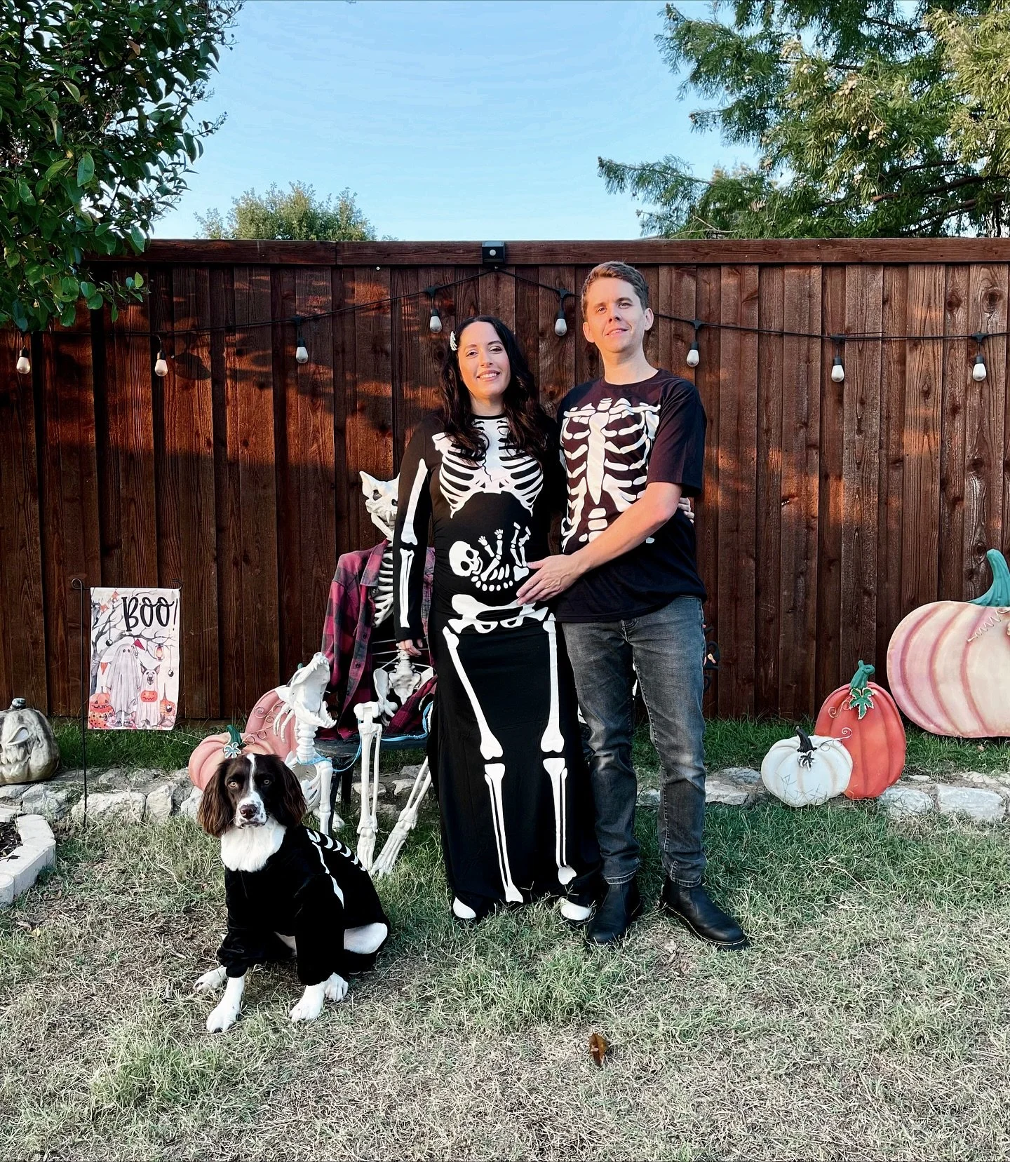 You could say we&rsquo;re bone-afide Halloween lovers 🦴🖤💀 #spookyseason #halloween #skeletons #doglovers #dog