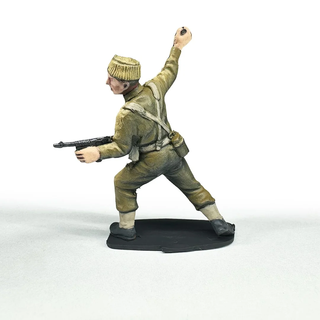 Brit-Com-Grenade-2.jpg
