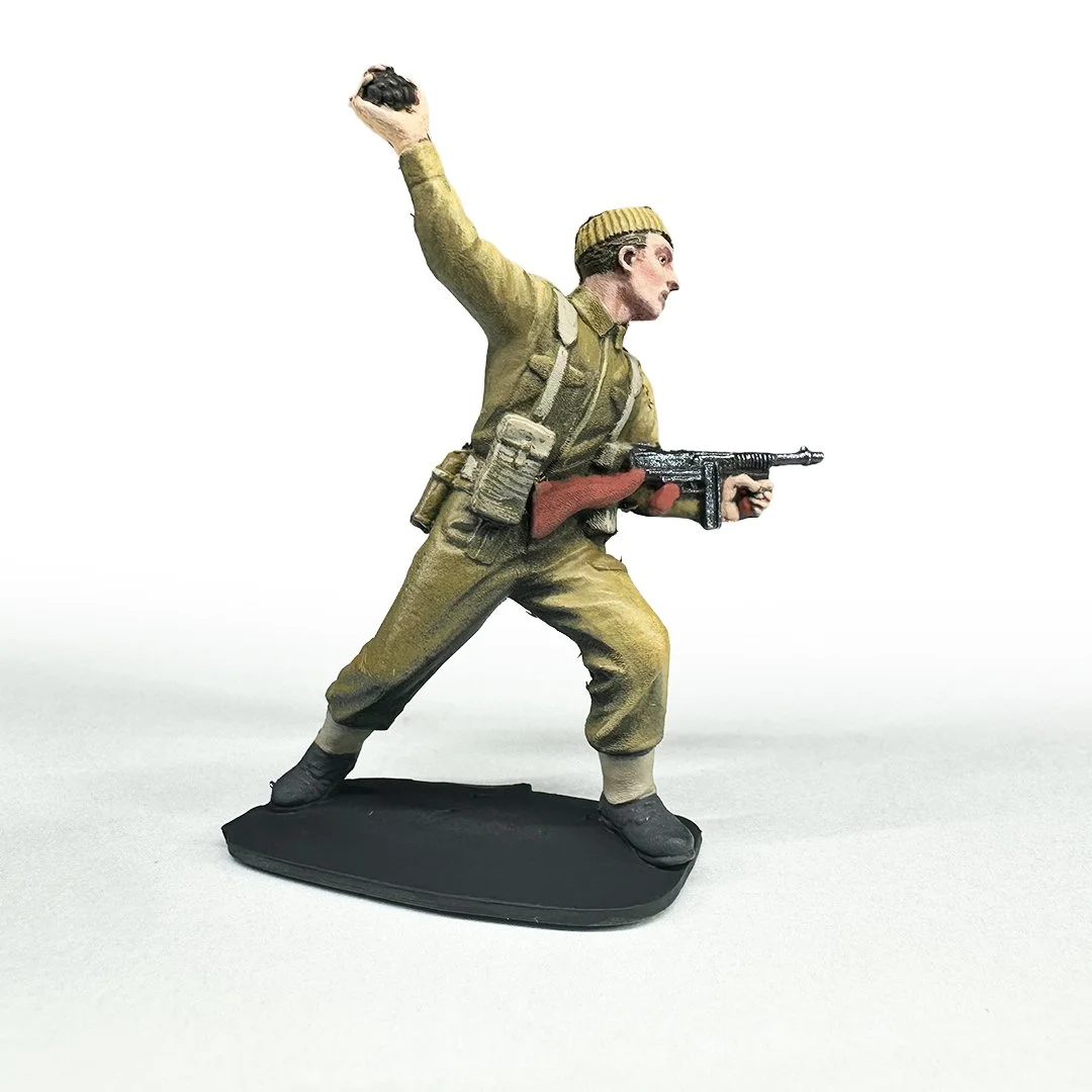 Brit-Com-Grenade-3.jpg