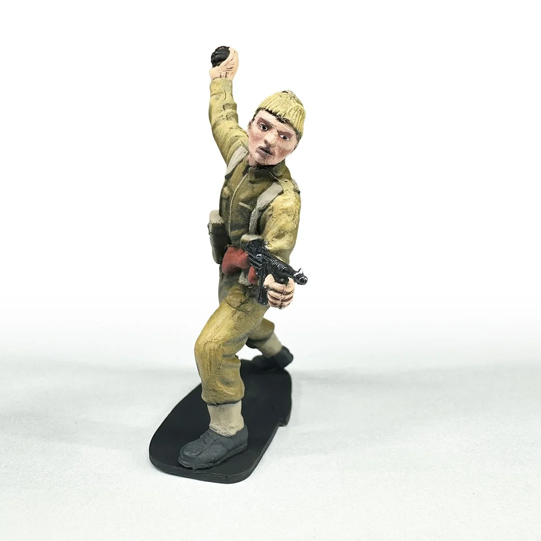 Brit-Com-Grenade-1.jpg