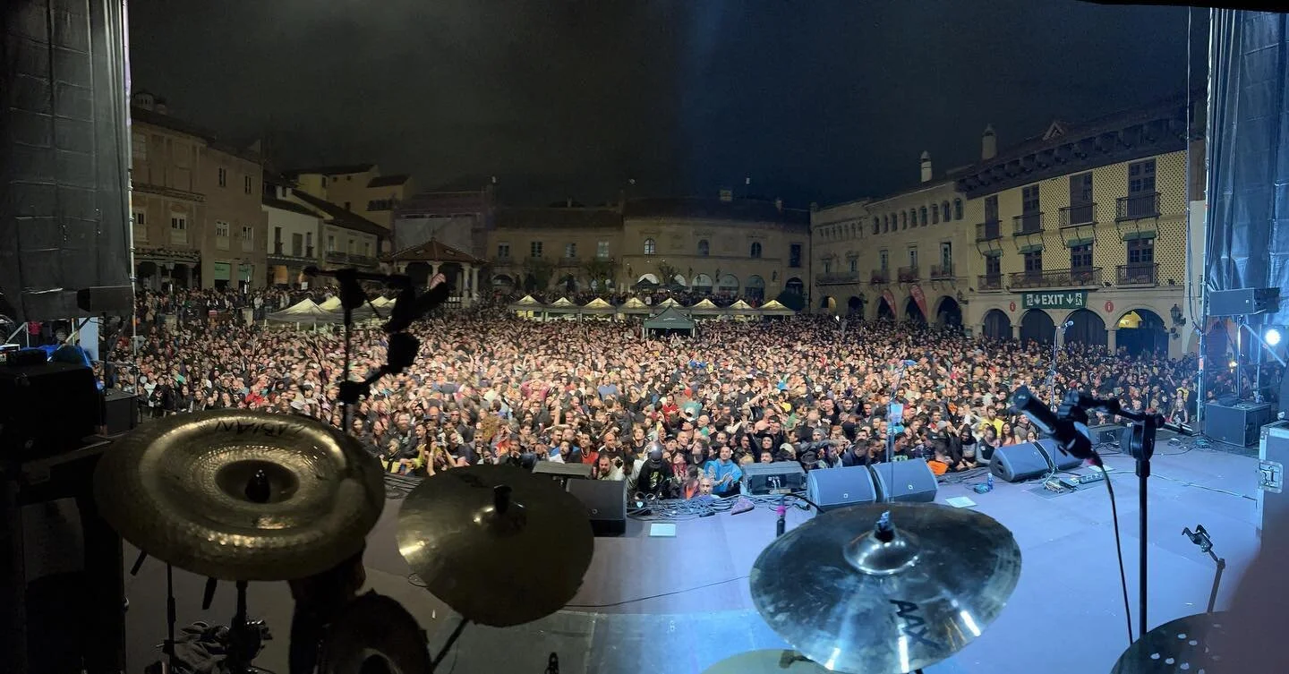 Barcelona ,night ☝🏼 was epic!!💥🎉💥🎉💥🎉💥🎉💪🏼🥳 Thanks to @nofx for having us on some of their final tour shows !! Night ✌🏼 starts in a few hours from now. New set of songs for tonight on this no repeat Saturday.  Are you ready?  Bring the fue