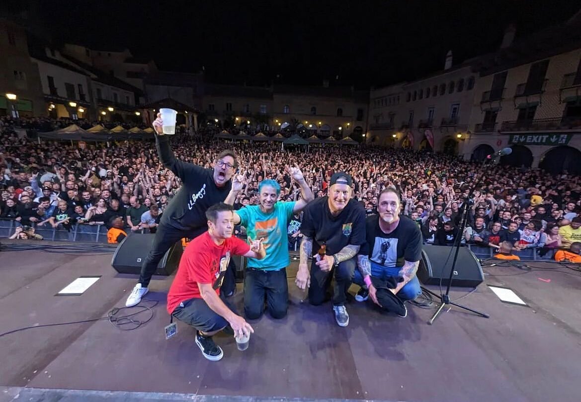 Muchas gracias Barcelona!!! That was amazing!! Huge thank you  to @nofx and @nofxcrewofficial for having us on this extravaganza. Big hugs to @davidperetpozo &amp; sensei , el presidente @davidpollack_destiny 😘🫶🏼. S/O to @codefendants_legal_fund @