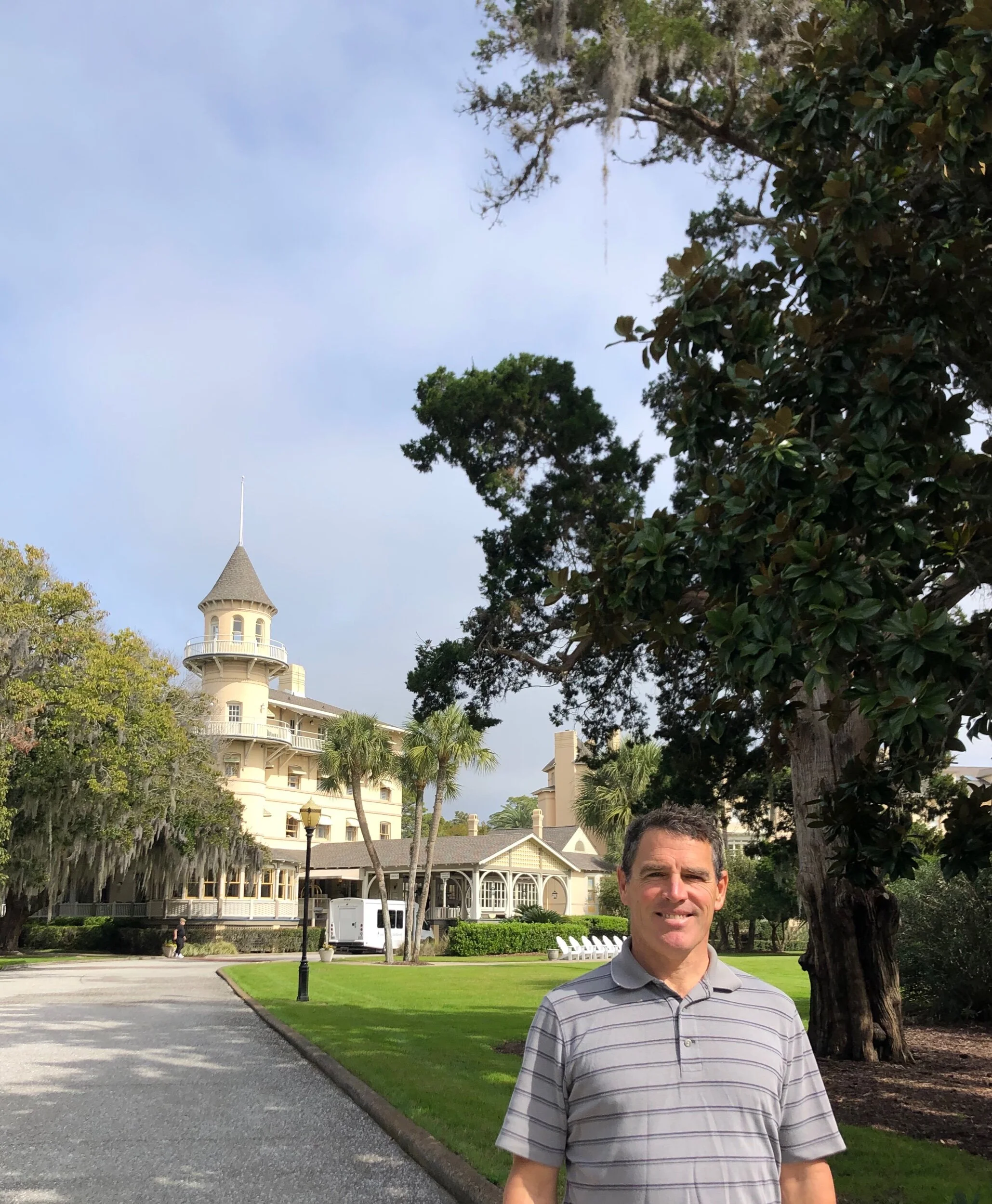 Oregon tycoon visits Jekyll Island Club.