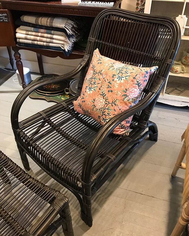 Perfect Saturday to come shop! New black wash lounger and foot stool just in #rattan #summercottage #summervibes #beachhousedecor #homedecor #shoplocal #southold #nofo #northfork #northforkliving