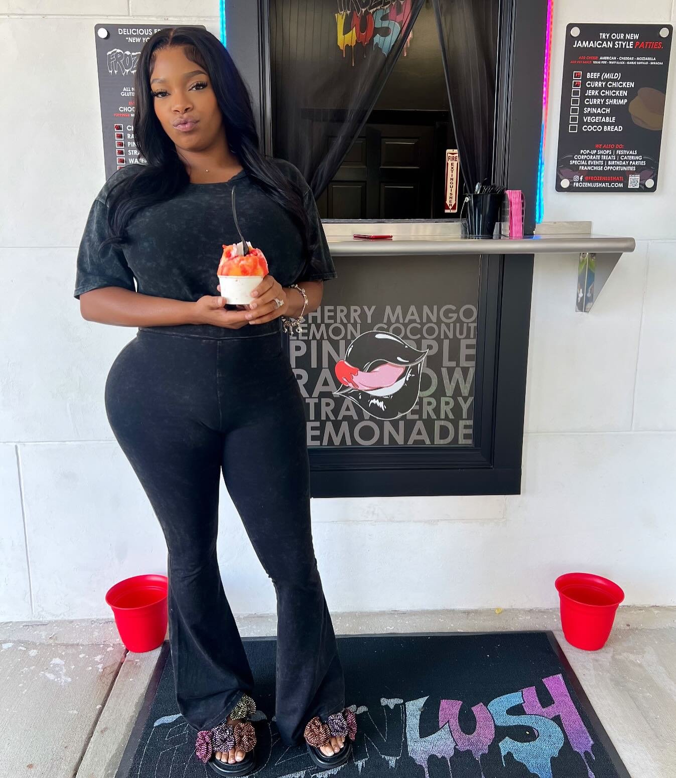 The BEST Customers! 🥰🥰 Scooping Delicious Fruit Ice 🍧 and NOW Serving Delicious Jamaican Style Patties! Mild Beef, Curry Chicken, Jerk Chicken, Spinach, Veggie and Coco Bread Too! Open Till 7PM! 1626 Virginia Ave - FrozenLushATL.com
.
.
.
.
.
.
.
