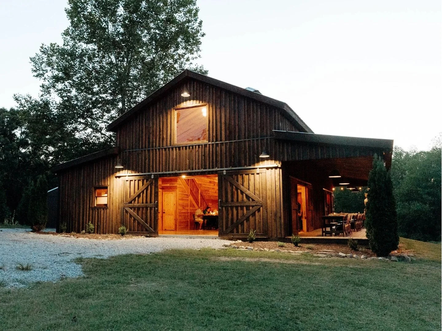 Welcome to Whitewood Hollow ✨ A Nashville-area wedding and event venue nestled on 6.5 acres of peaceful Tennessee countryside. 

At the heart of the property is our 2,500-square-foot barn. From weddings and receptions to private parties and creative 