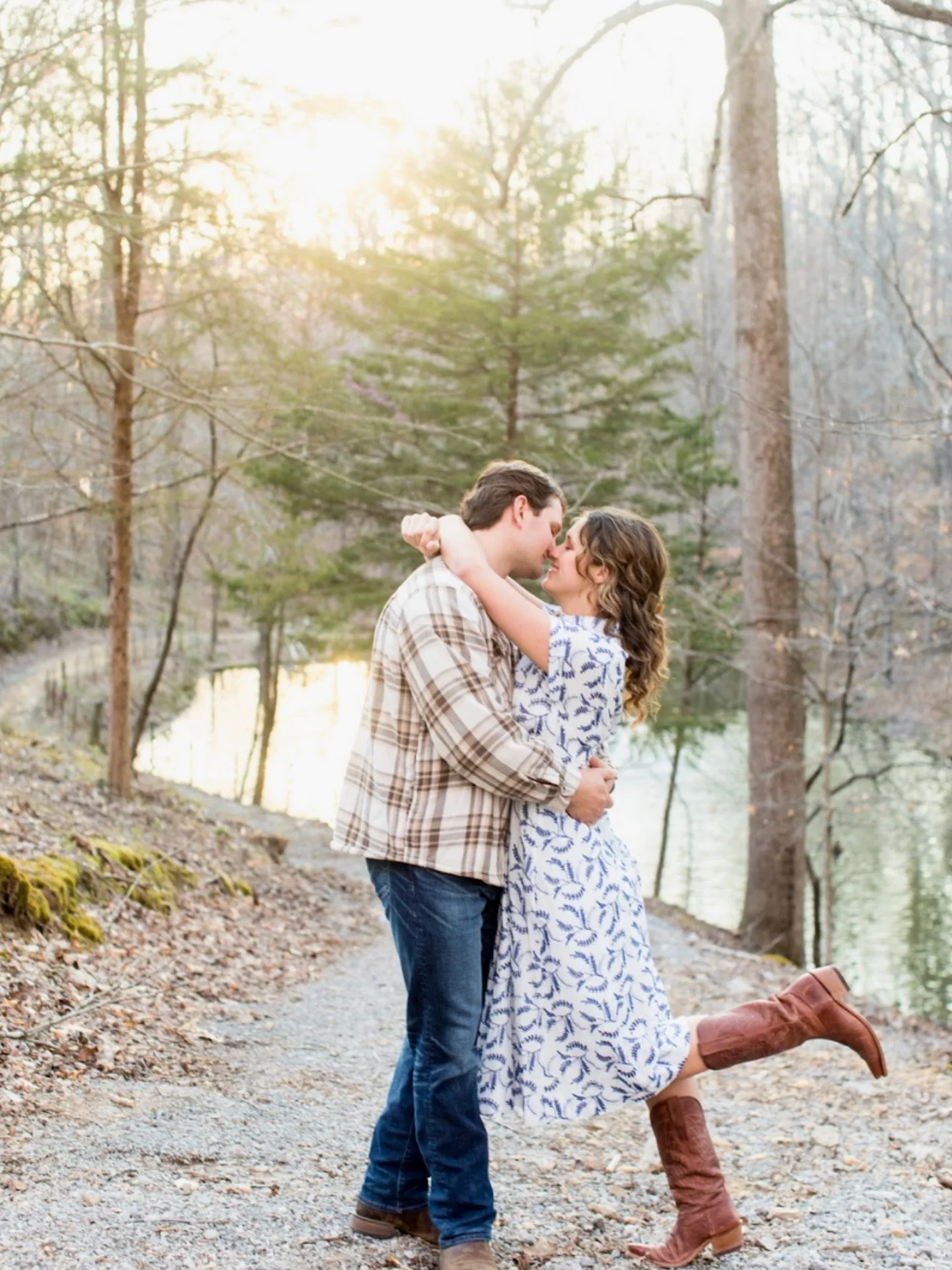 Not a single day goes by that we&rsquo;re not thinking about the pond at Whitewood Hollow. ✨ The perfect backdrop for portraits, vows, or a quiet moment in nature. 🌿

#whitewoodhollow #nashvilleweddingvenue