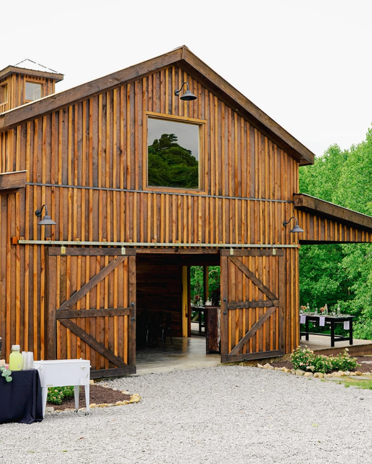 Whether you&rsquo;re hosting a micro wedding or an intimate celebration, our charming barn is the perfect backdrop for a warm, joy-filled gathering. 💛 

#whitewoodhollow #nashvilleevents #barnvenue
