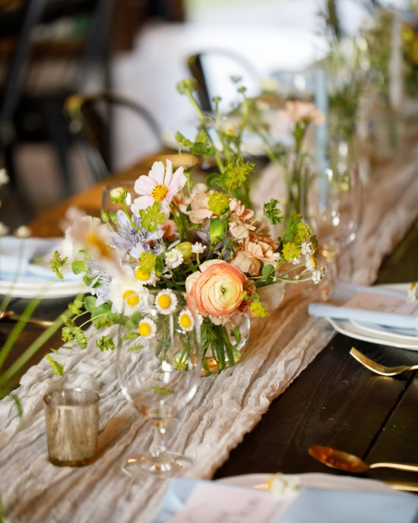 One of our favorite wedding details? The florals 💐
Always amazed at the stunning floral designs from @themakeandtake!

#weddingflorals #weddingdetails #nashvilleweddingvenue