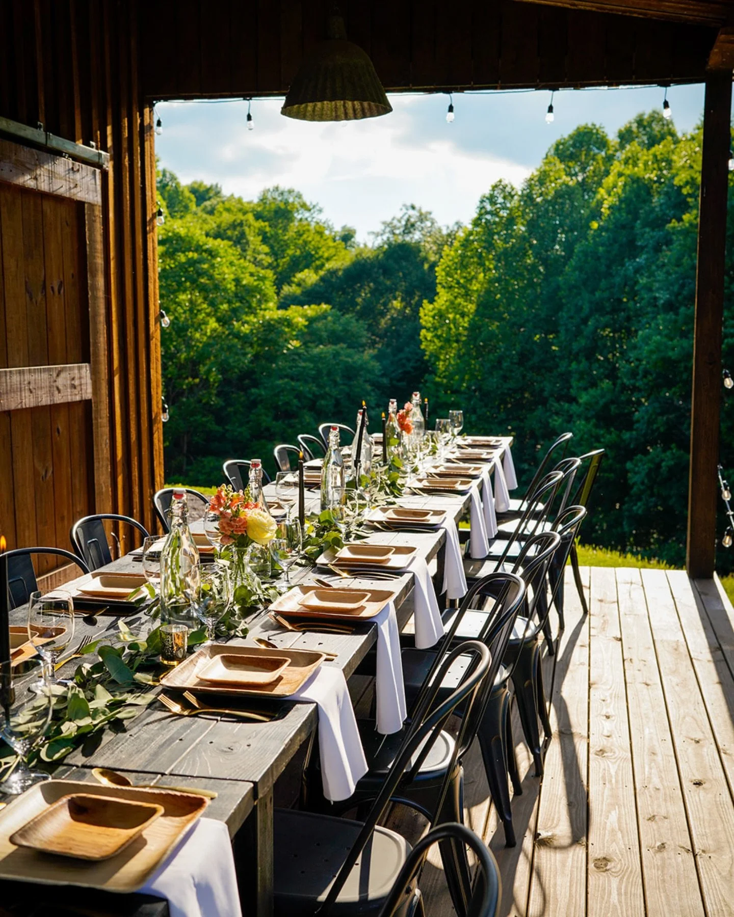 Fresh blooms, soft colors, and that first hint of spring in the air 🌸
This table setup is exactly what spring celebrations at Whitewood Hollow are made of.

#whitewoodhollow #springwedding #weddingdetails #nashvilleweddingvenue #barnwedding