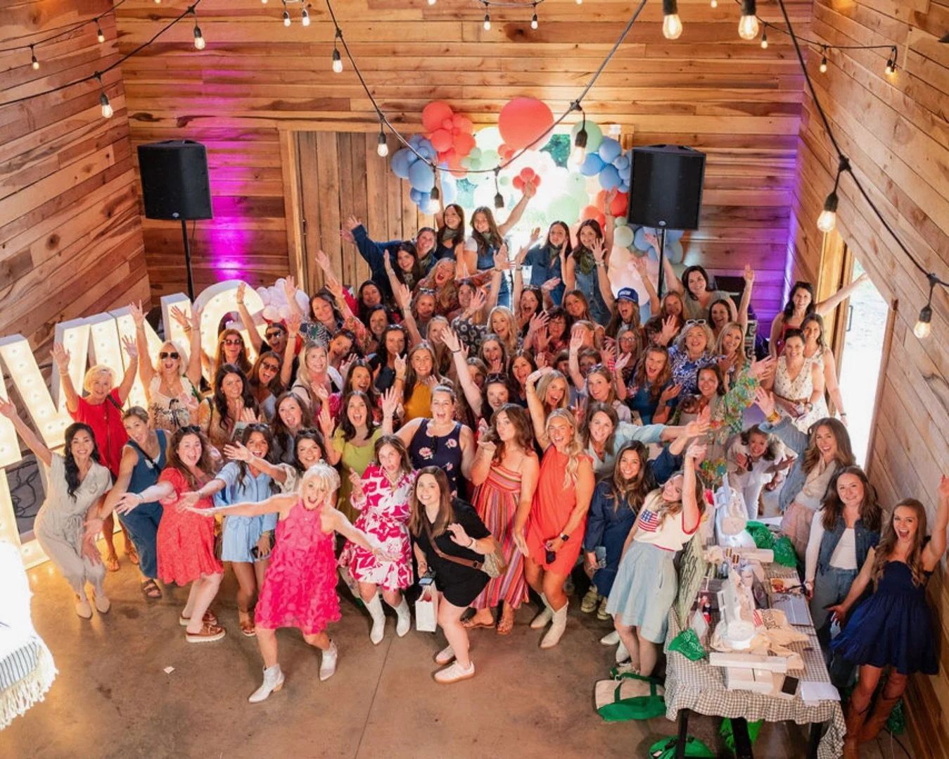 This is still one of the best group photos we&rsquo;ve ever seen here at Whitewood Hollow! 📸💛

Now the question is&hellip; how do we top it?

#livingfullyco #communityevents #nashvilleeventvenue #nashvilleevents #weddingvenue