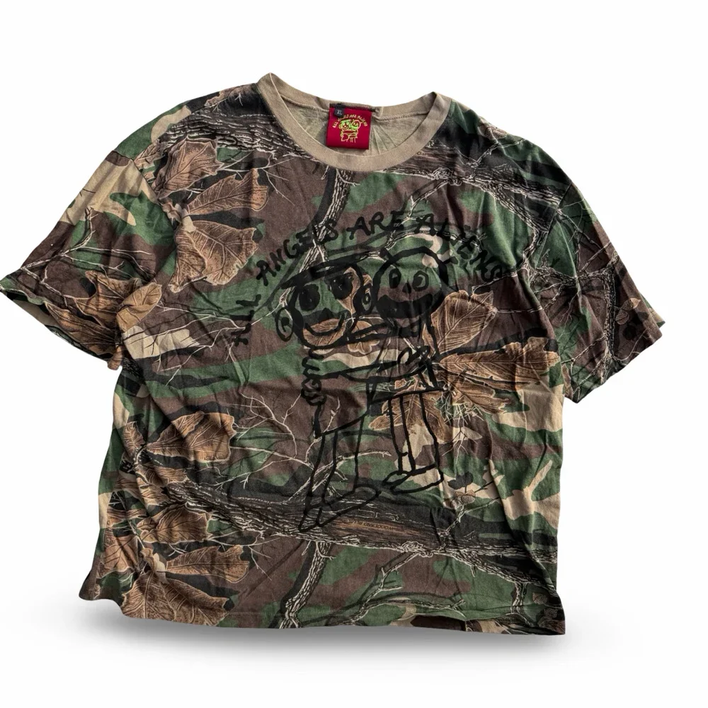camo-hugging-vtg-tee-xl.webp