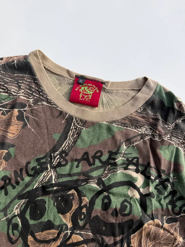camo-hugging-vtg-tee-xl (1).webp