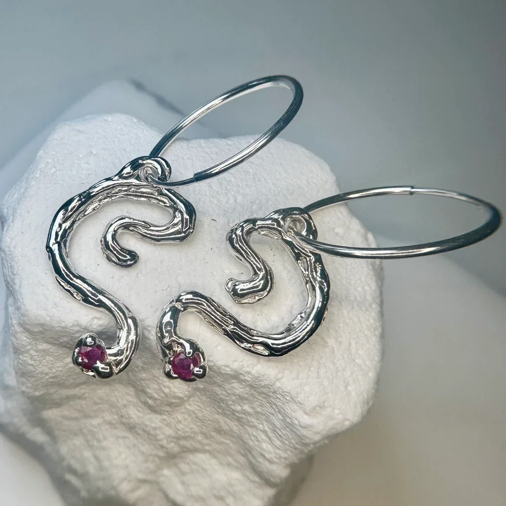 liquid-twist-earrings (2).webp